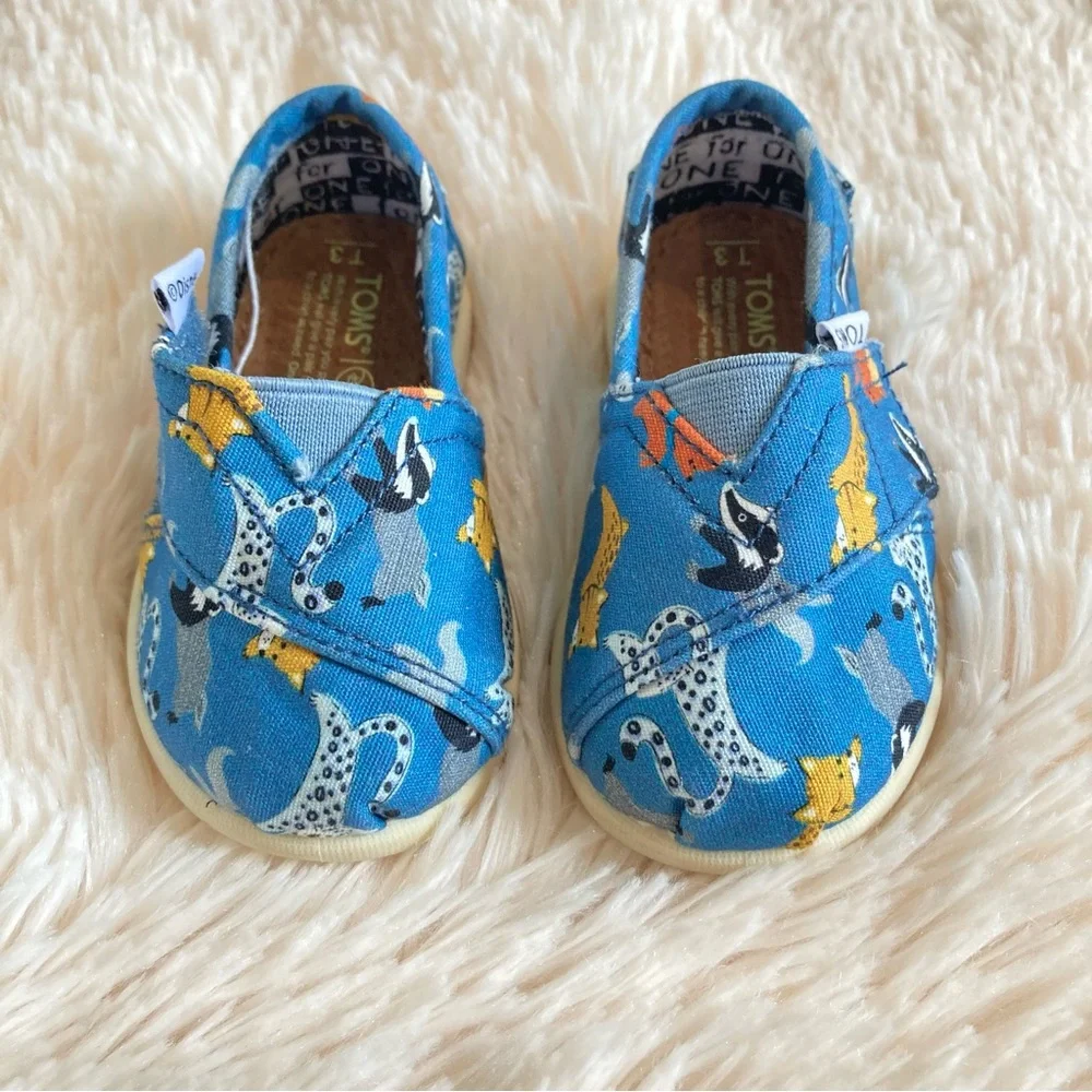 Toms Disney It’s A Small World Animal Print Baby Shoes